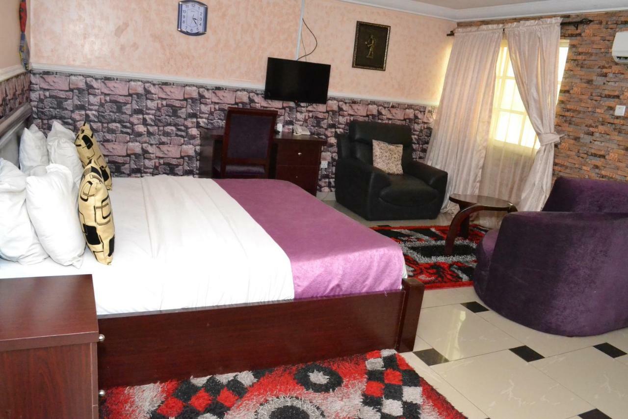 Limoh Suites Benin City Exterior photo