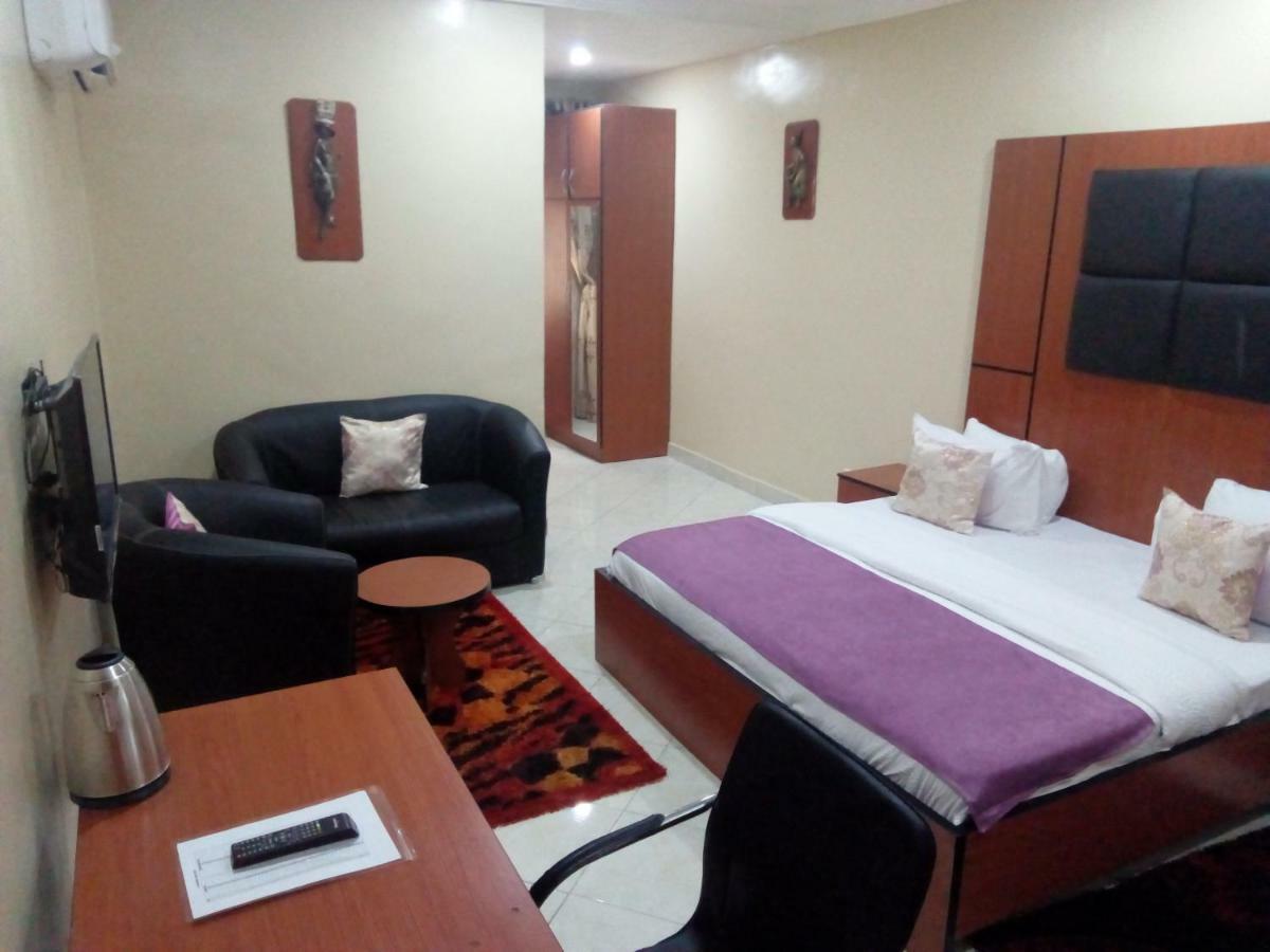 Limoh Suites Benin City Exterior photo