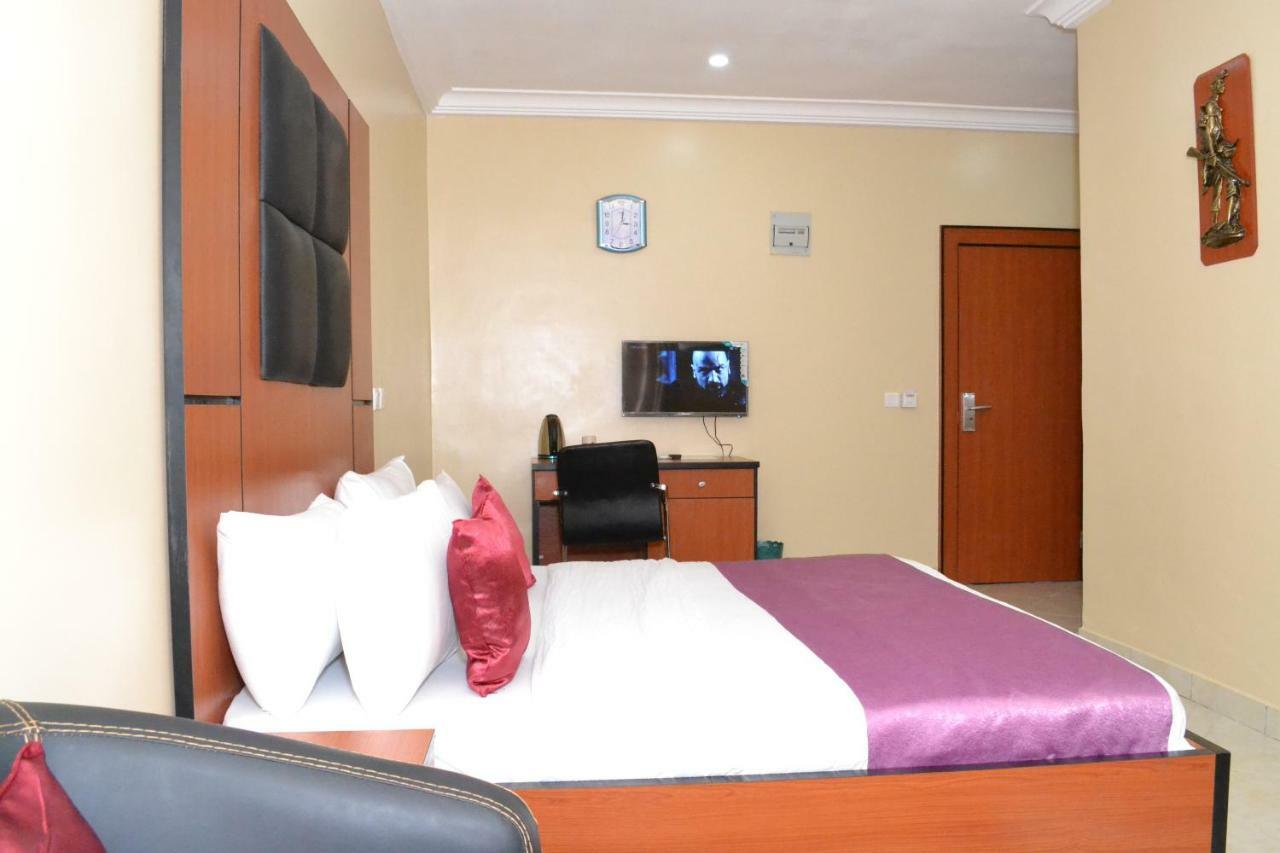 Limoh Suites Benin City Exterior photo