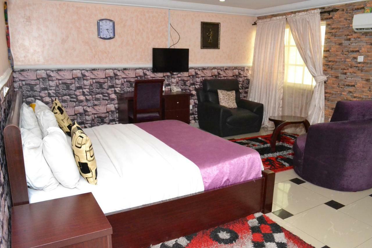 Limoh Suites Benin City Exterior photo