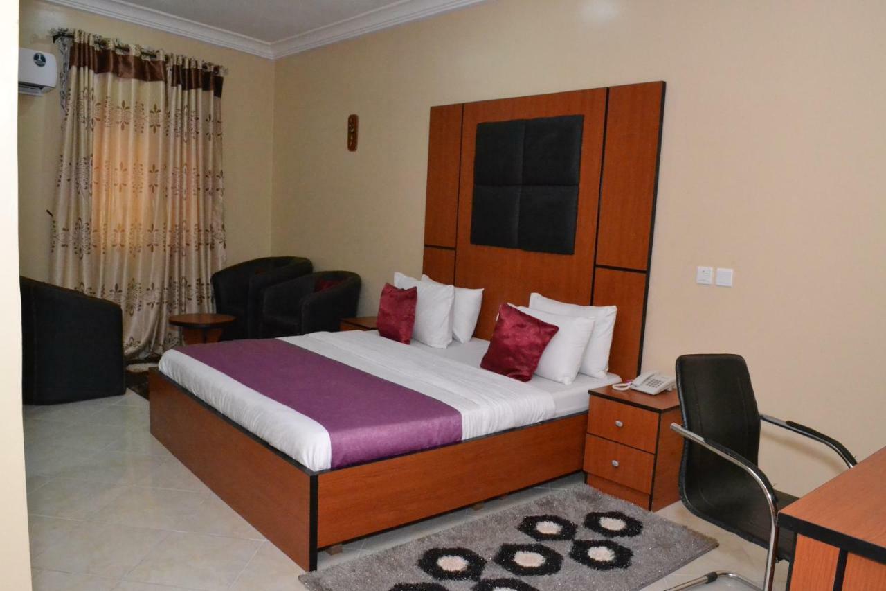 Limoh Suites Benin City Exterior photo