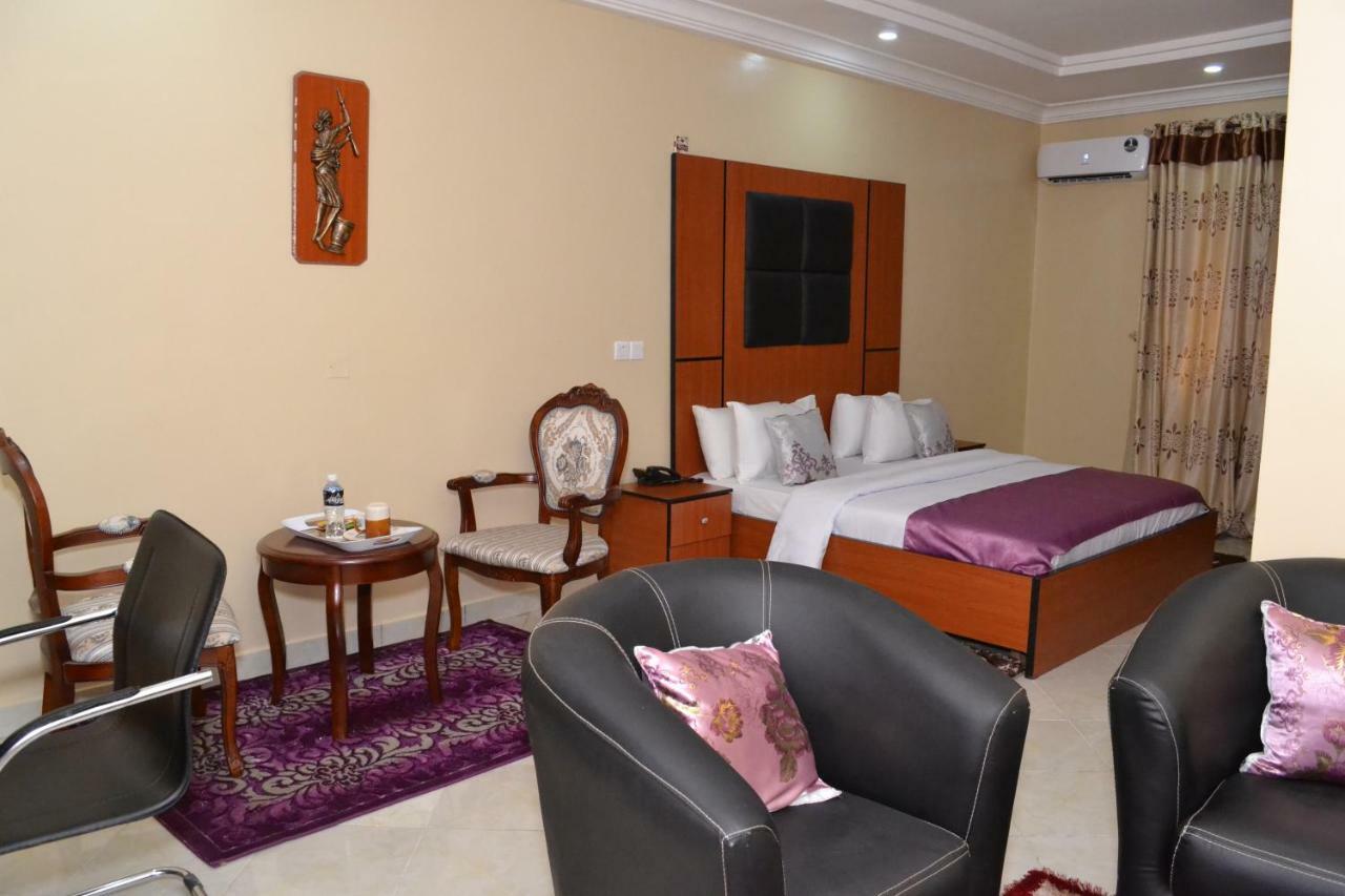 Limoh Suites Benin City Exterior photo