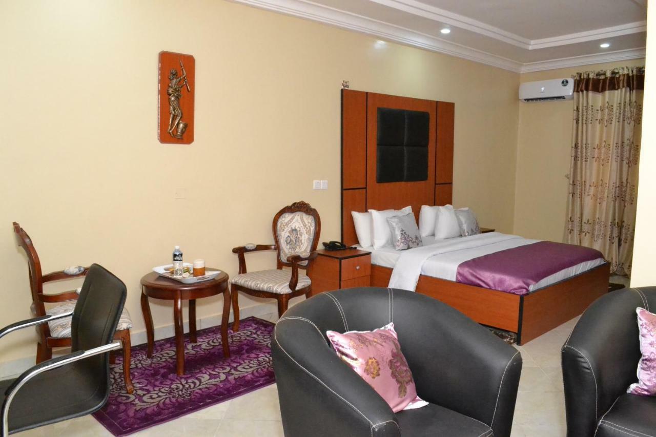 Limoh Suites Benin City Exterior photo