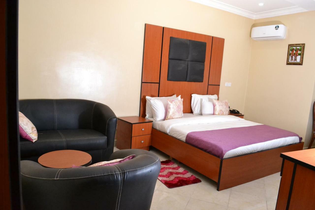 Limoh Suites Benin City Exterior photo