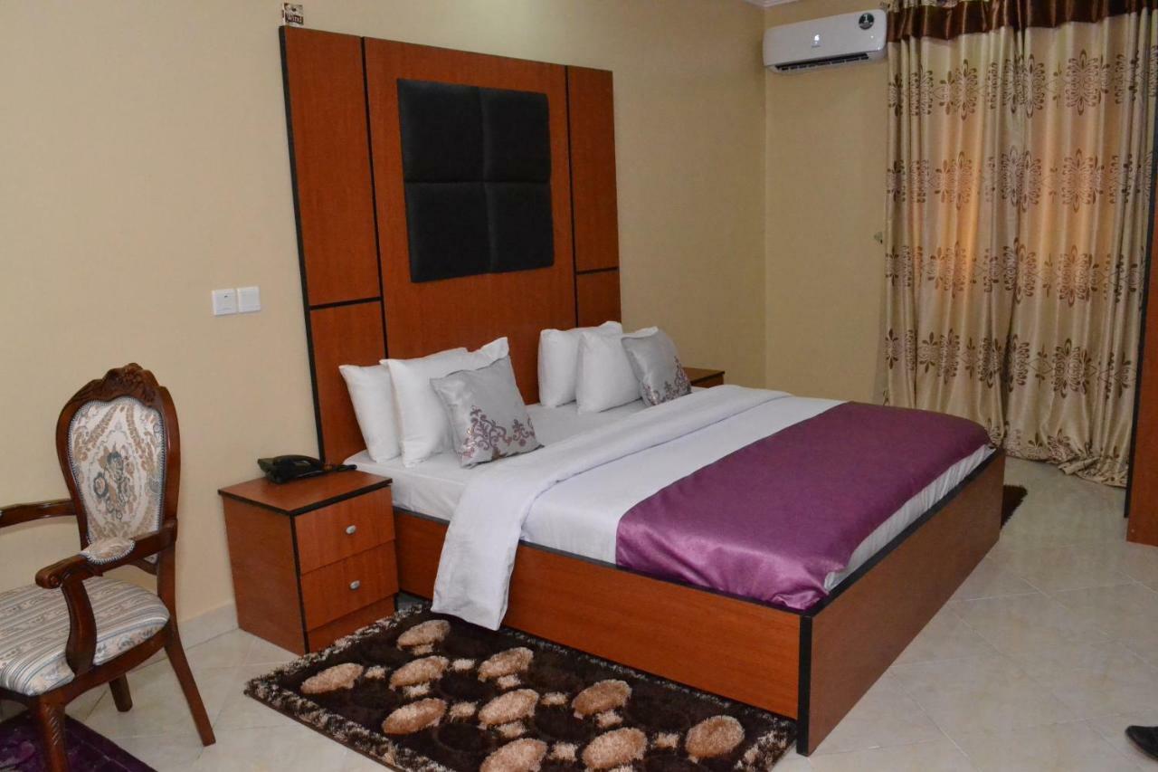 Limoh Suites Benin City Exterior photo